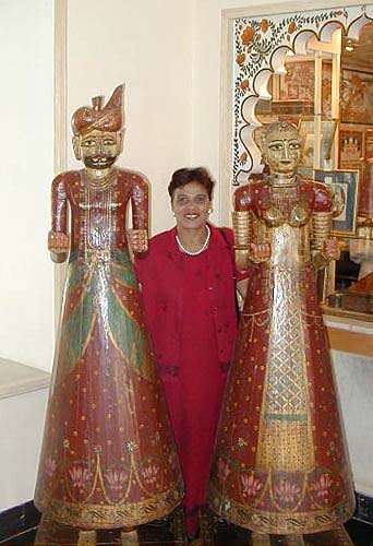 Rita is seen here in the Lake Palace lobby with a pair of large wooden models of Rajasthani Khat-Putli puppet dolls.